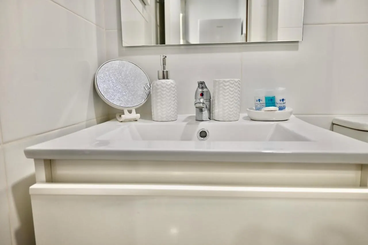 Apartment For You Rentals Coqueto Y Amplio Studio Temporal En El Barrio Quintana Ale141º Madrid