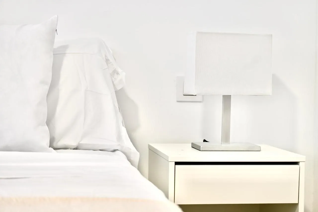 Apartment For You Rentals Coqueto Y Amplio Studio Temporal En El Barrio Quintana Ale141º Madrid Spain