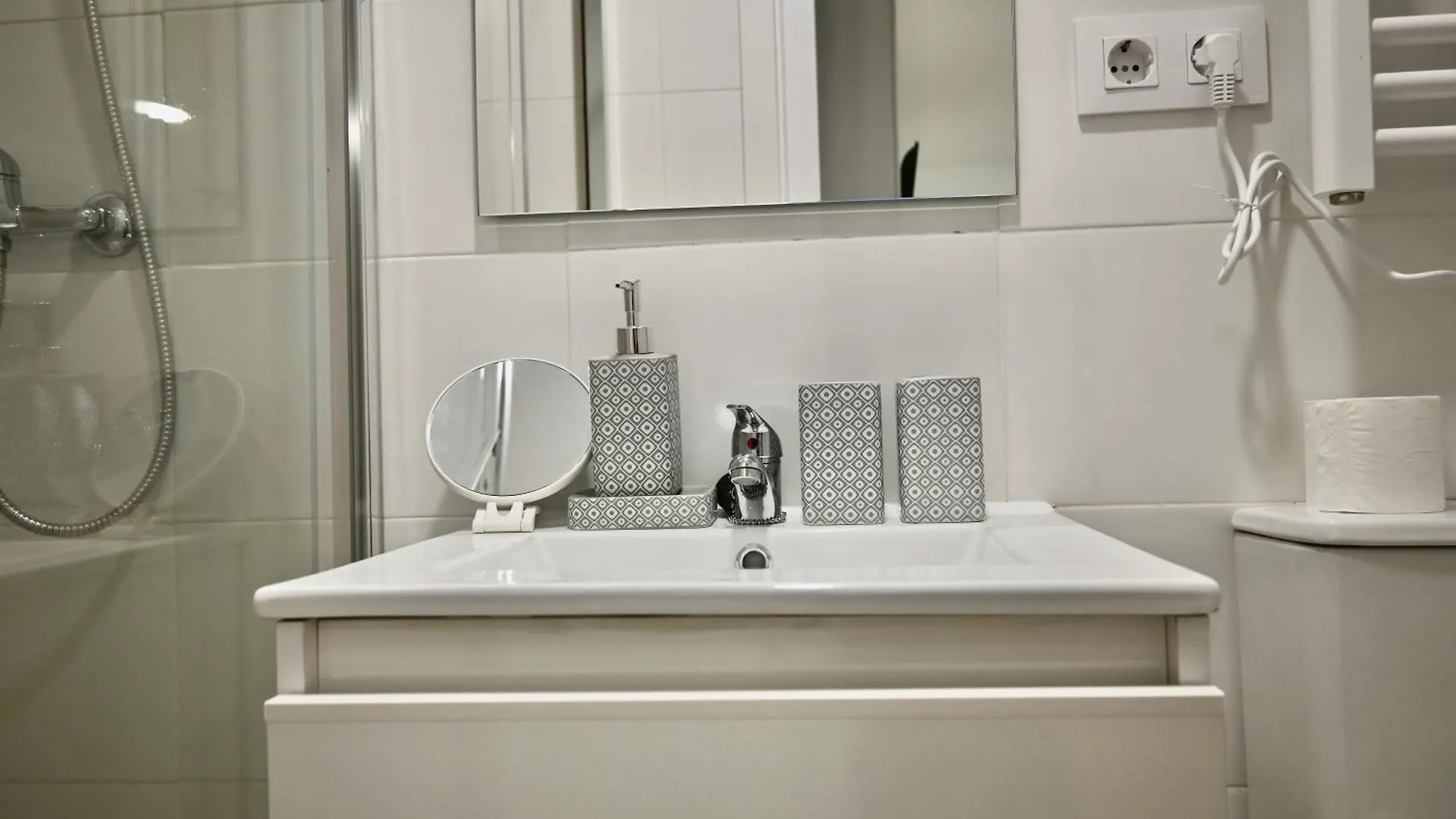 Apartment For You Rentals Coqueto Y Amplio Studio Temporal En El Barrio Quintana Ale141º Madrid