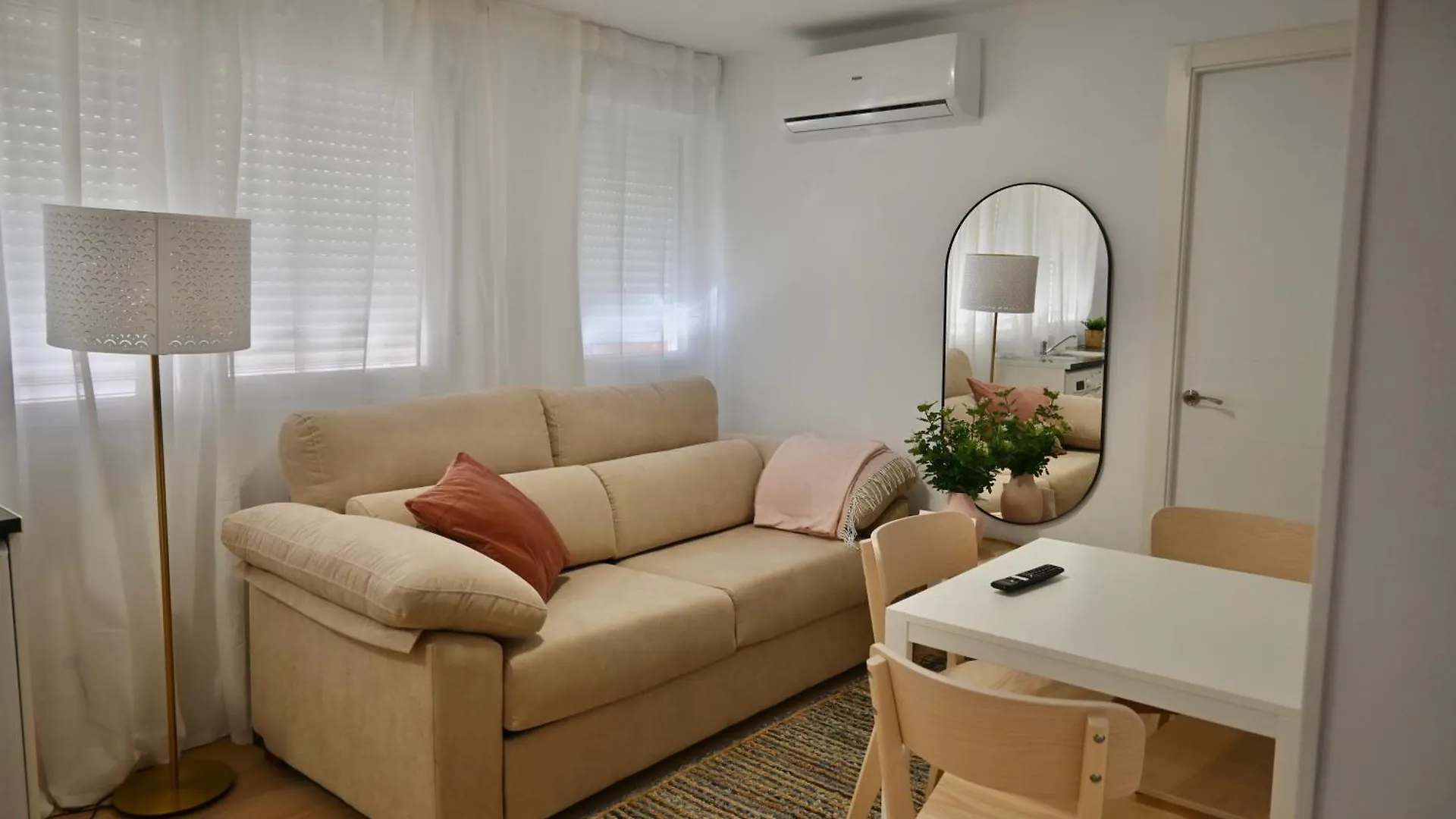For You Rentals Coqueto Y Amplio Studio Temporal En El Barrio Quintana Ale141º Madrid 0*,