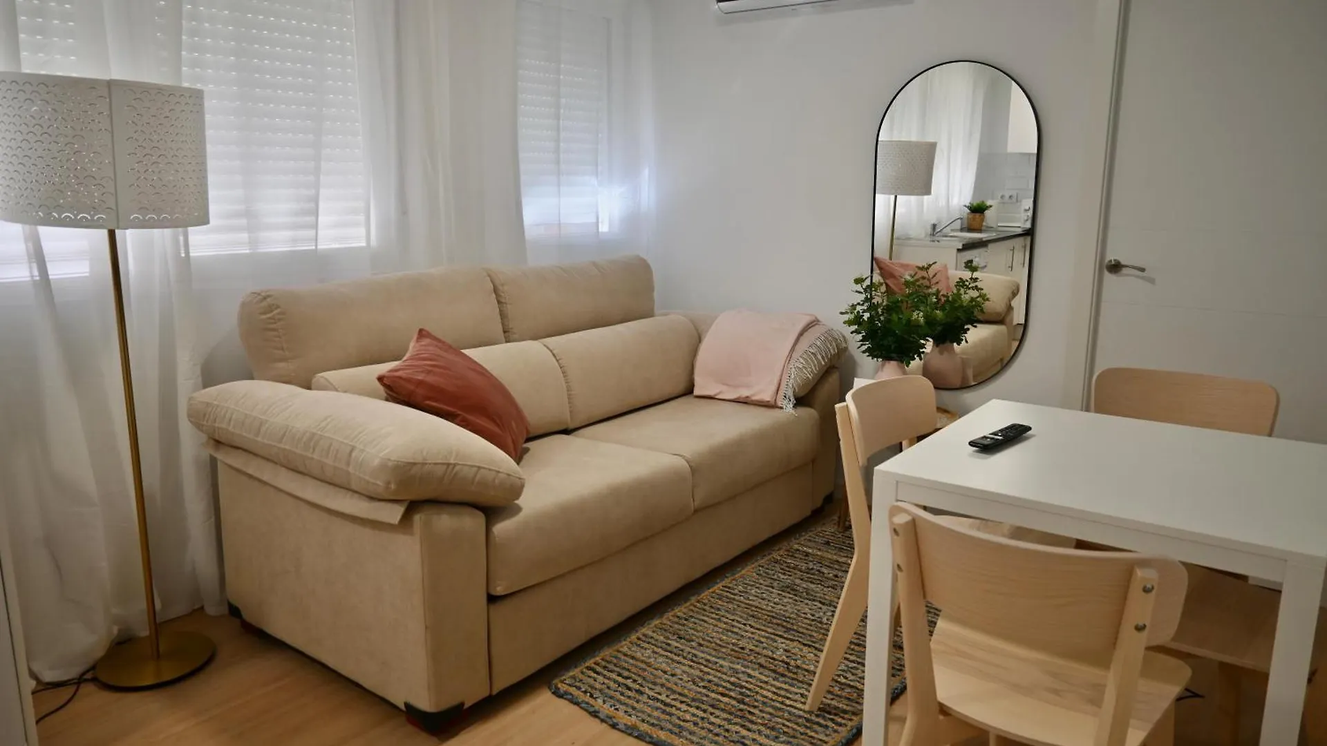 For You Rentals Coqueto Y Amplio Studio Temporal En El Barrio Quintana Ale141º Madrid 0*,