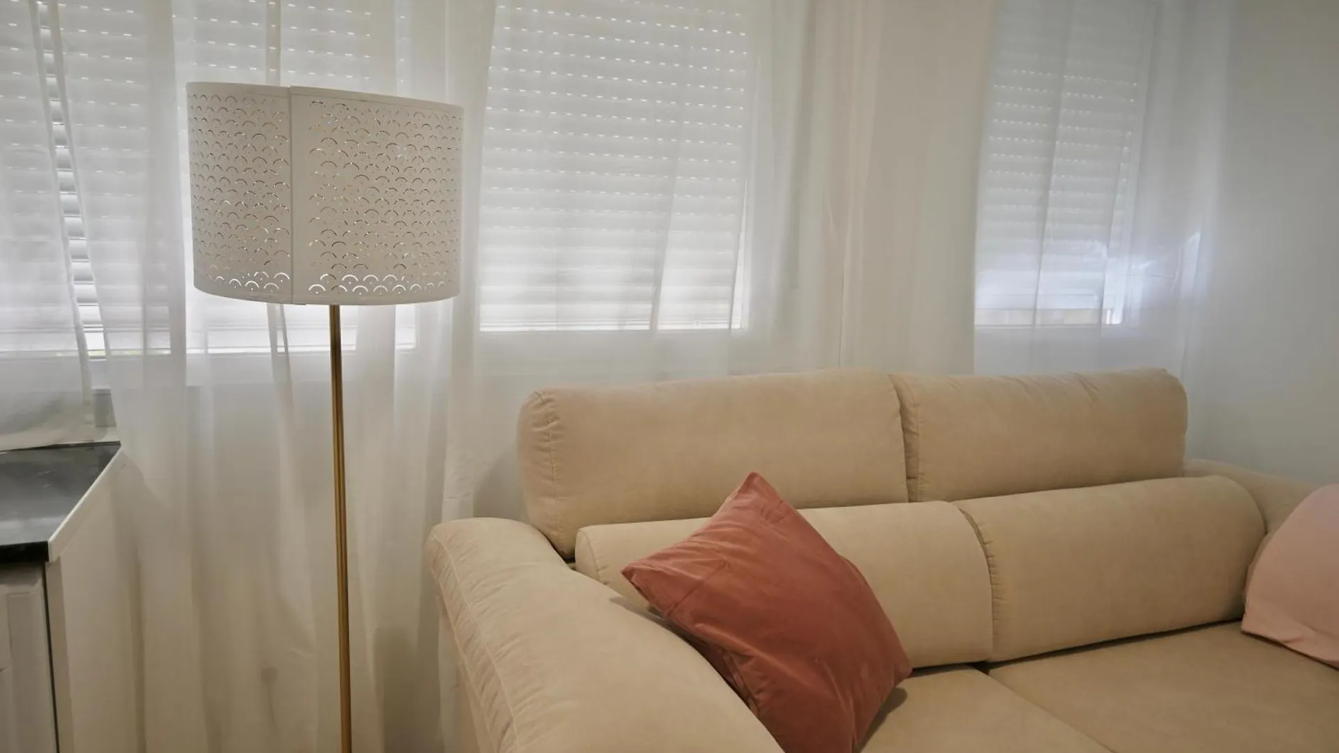 Apartment For You Rentals Coqueto Y Amplio Studio Temporal En El Barrio Quintana Ale141º Madrid Spain