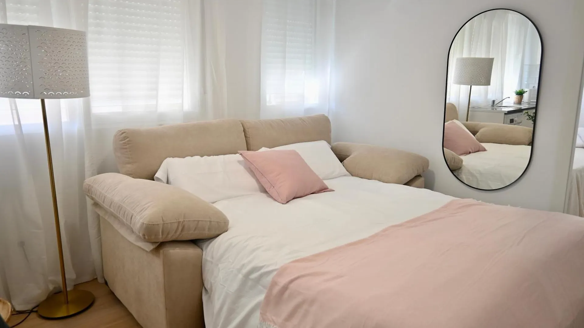 Apartment For You Rentals Coqueto Y Amplio Studio Temporal En El Barrio Quintana Ale141º Madrid Spain