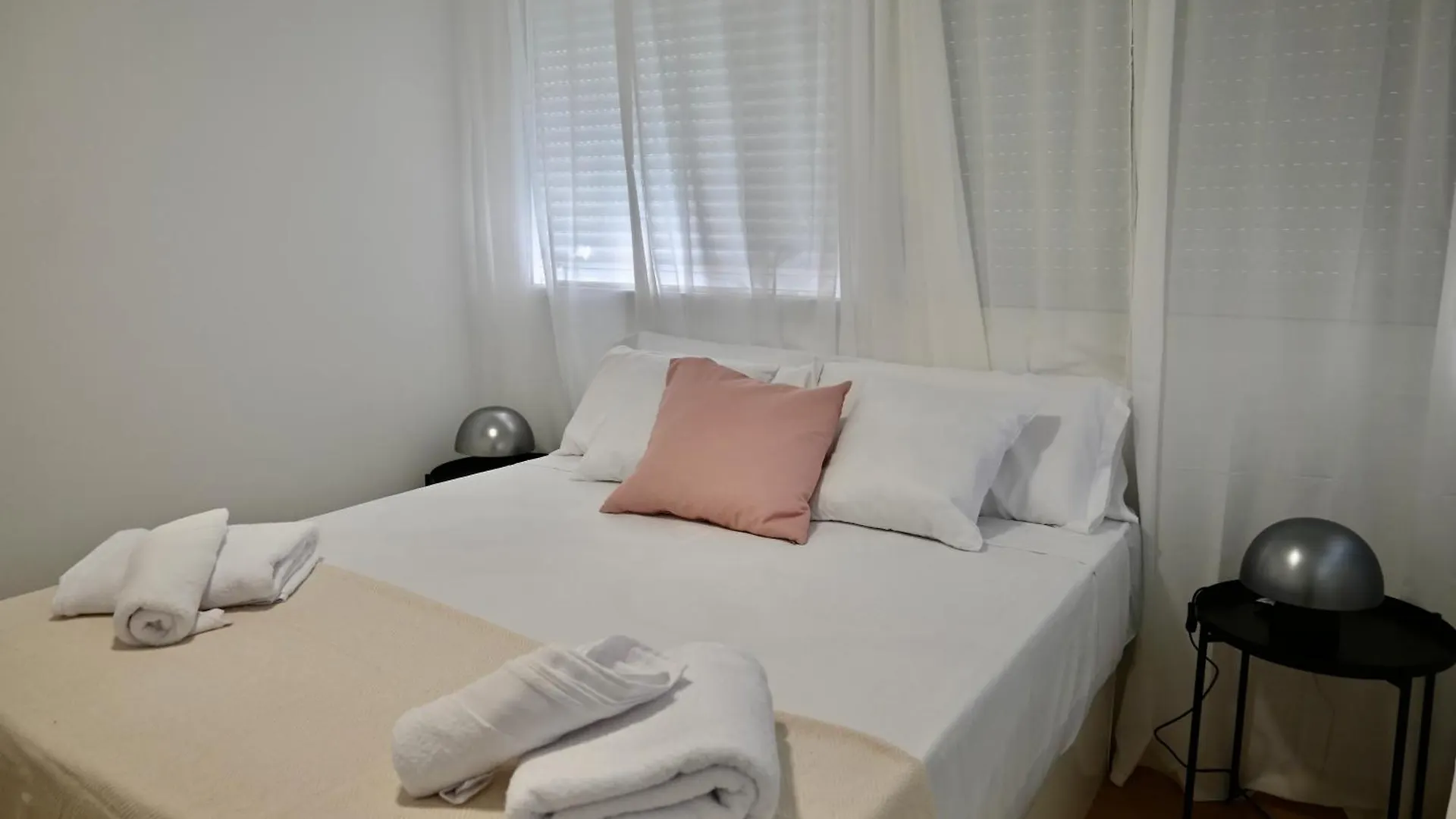 For You Rentals Coqueto Y Amplio Studio Temporal En El Barrio Quintana Ale141º Madrid Apartment