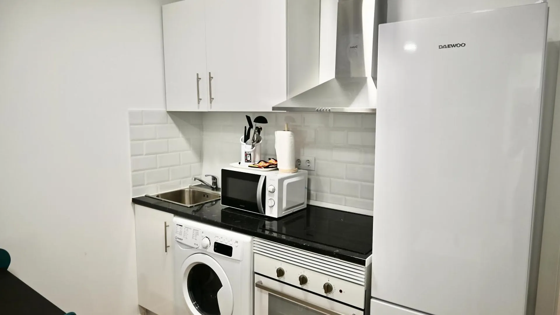 For You Rentals Coqueto Y Amplio Studio Temporal En El Barrio Quintana Ale141º Madrid Apartment