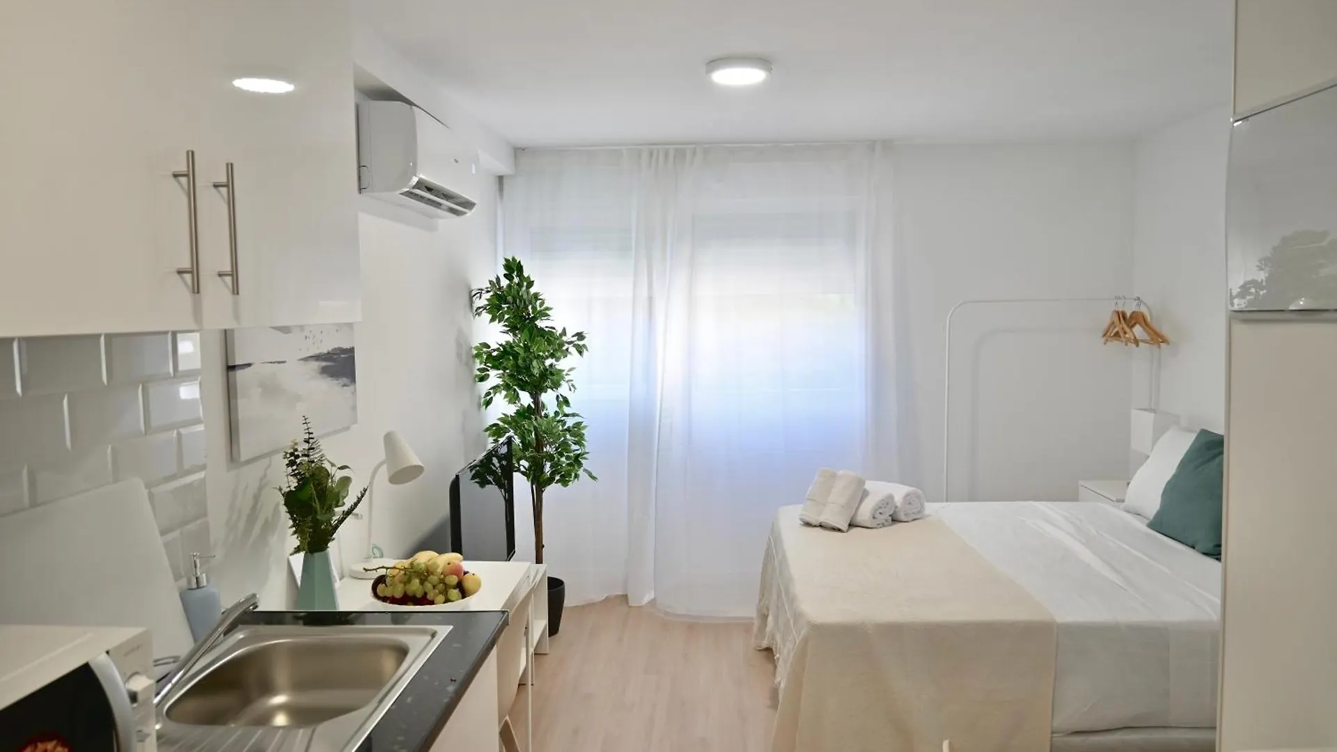 Apartment For You Rentals Coqueto Y Amplio Studio Temporal En El Barrio Quintana Ale141º Madrid Spain