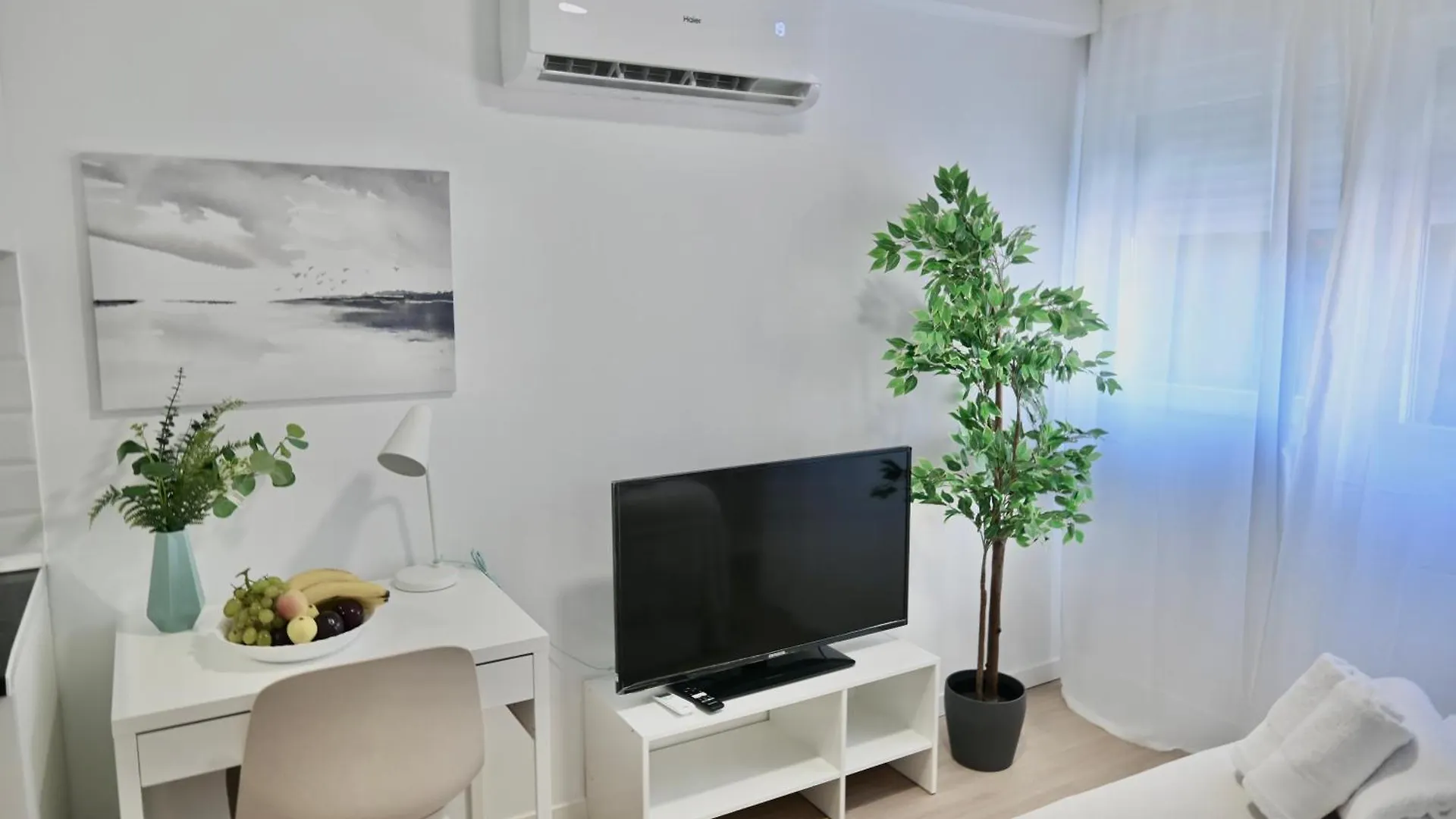 Apartment For You Rentals Coqueto Y Amplio Studio Temporal En El Barrio Quintana Ale141º Madrid Spain